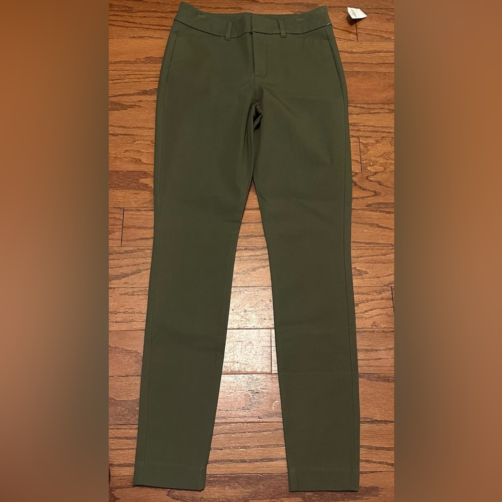 Old navy high waisted skinny pixie pants NWT size 4 olive green